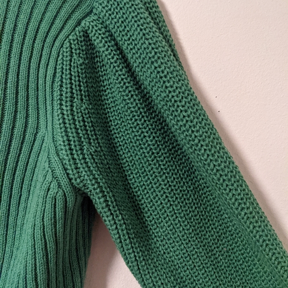 Lulu's NEW WITH TAG PUFF SLEEVED CUFF KNIT V NECK CROP BUTTONED GREEN CARDIGAN - Picture 9 of 10